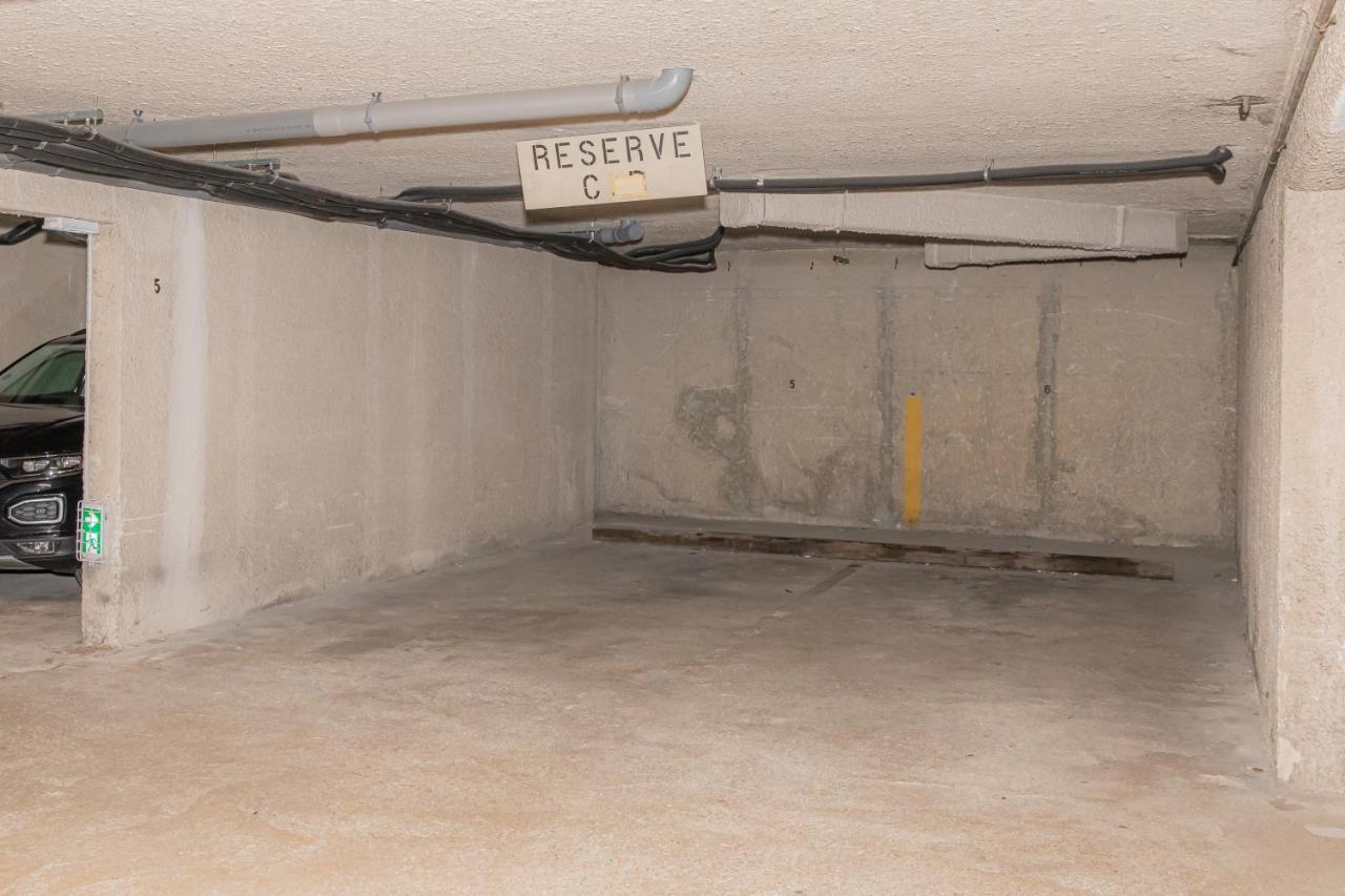 Suite Romanee 6 Personnes Vue Cathedrale 2 Places De Parking Dijon Kültér fotó